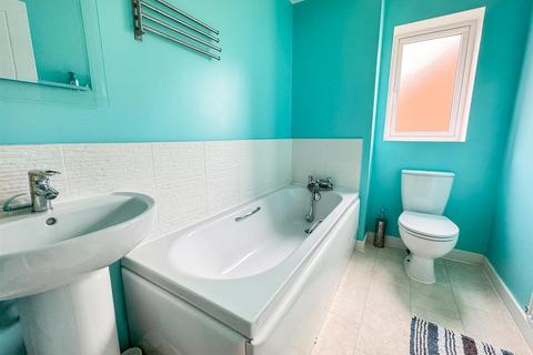 3 bedroom semi-detached house for sale, Oak Wood Drive, Corby NN18