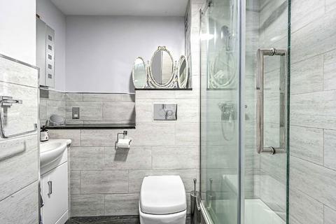 2 bedroom flat to rent, Manchester Road, London E14
