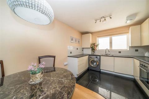 2 bedroom flat to rent, Varcoe Road, London SE16