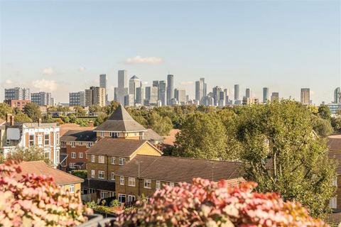 2 bedroom flat to rent, Varcoe Road, London SE16