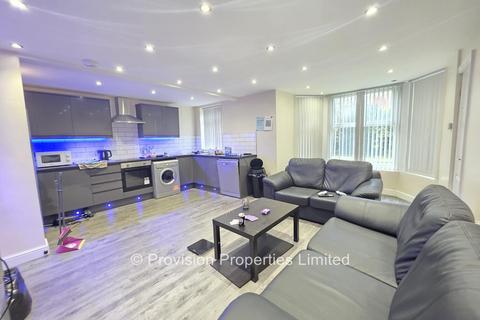 4 bedroom flat to rent, Cliff Road, Hyde Park LS6