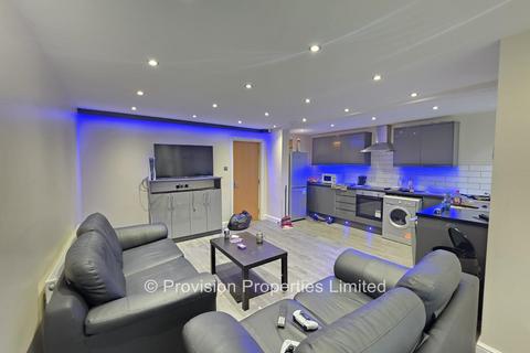 4 bedroom flat to rent, Cliff Road, Hyde Park LS6