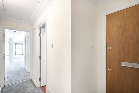 Studio to rent, Cromwell Road, London SW7