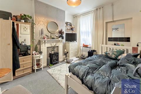 6 bedroom semi-detached house for sale, Heath Road, Hounslow TW3