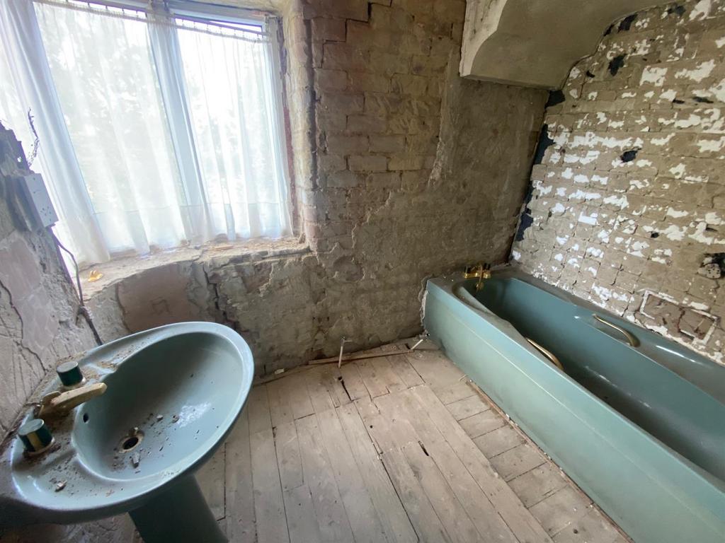 Bathroom.jpg
