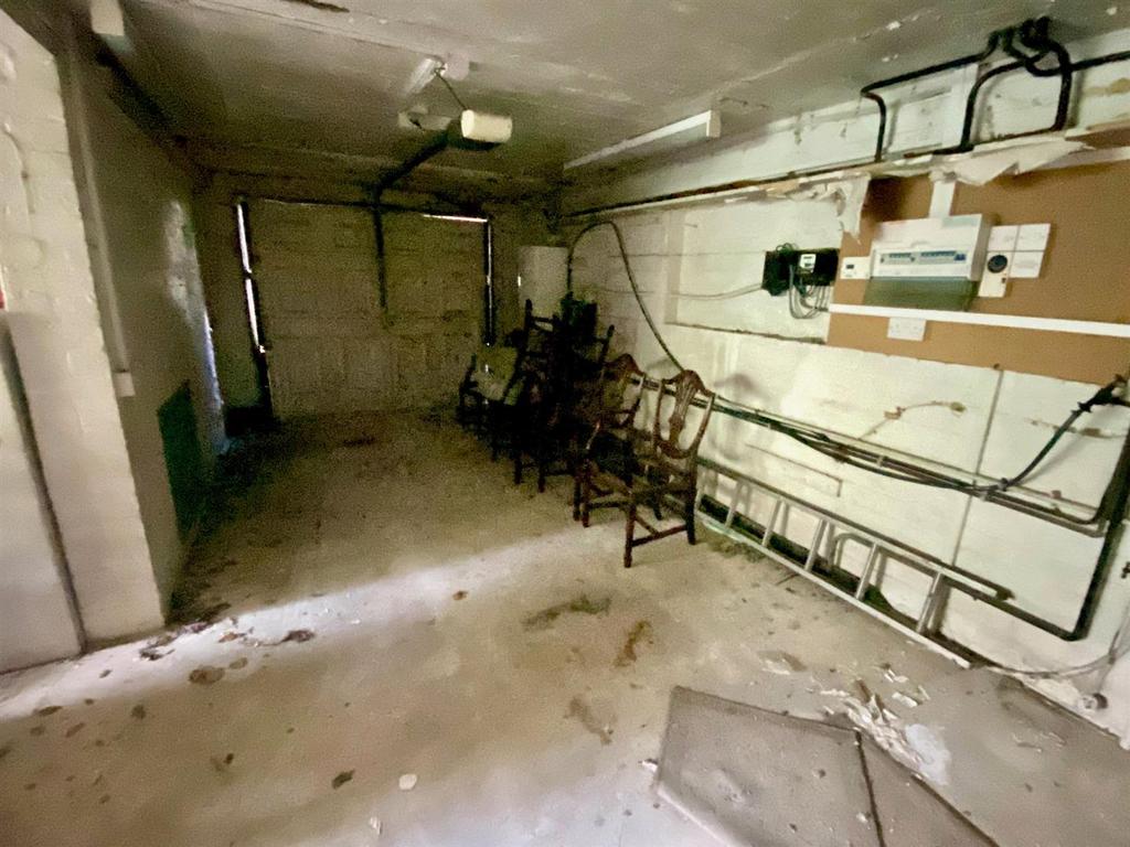 Garage 1.jpg