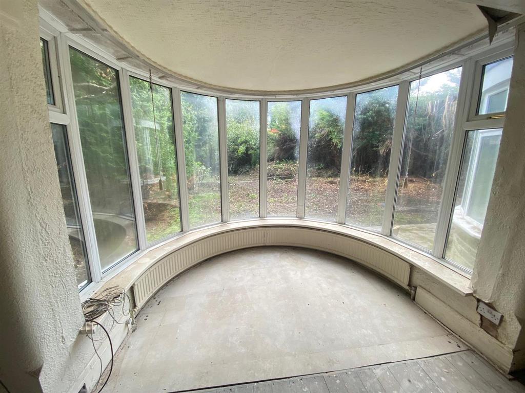 Feature window in lounge.jpg