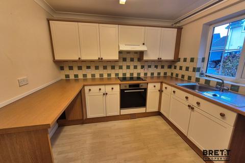 3 bedroom detached house to rent, 15 The Pound, Cosheston, Pembroke Dock, Pembrokeshire. SA72 4UF