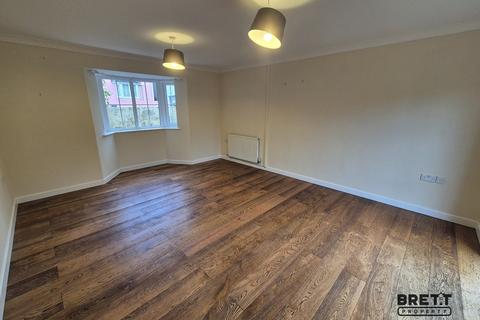 3 bedroom detached house to rent, 15 The Pound, Cosheston, Pembroke Dock, Pembrokeshire. SA72 4UF