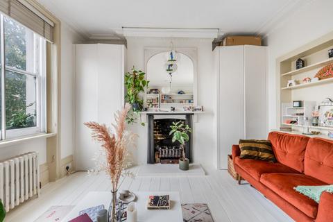 Studio to rent, Manse Road, London N16