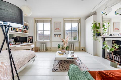 Studio to rent, Manse Road, London N16