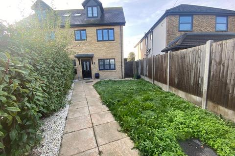 4 bedroom semi-detached house for sale, Hart Road, Swans Green Hall, Thundersley SS7