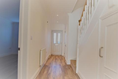 4 bedroom semi-detached house for sale, Hart Road, Swans Green Hall, Thundersley SS7