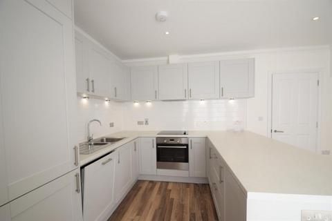 4 bedroom semi-detached house for sale, Hart Road, Swans Green Hall, Thundersley SS7