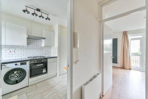 Studio to rent, Delamere Terrace, Little Venice, London, W2