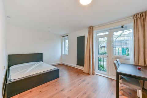 Studio to rent, Delamere Terrace, Little Venice, London, W2