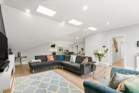 3 bedroom flat for sale, Sutton Court Road, London, W4