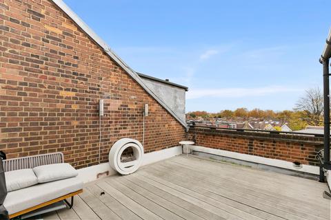 3 bedroom flat for sale, Sutton Court Road, London, W4