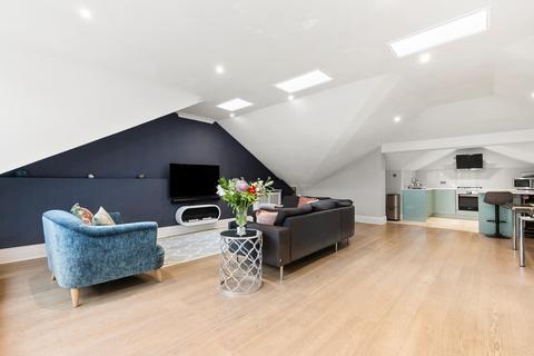 3 bedroom flat for sale, Sutton Court Road, London, W4