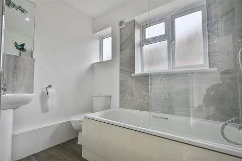 17 Dunmow Gardens, West Horndon, Brentwood, CM13 3NL