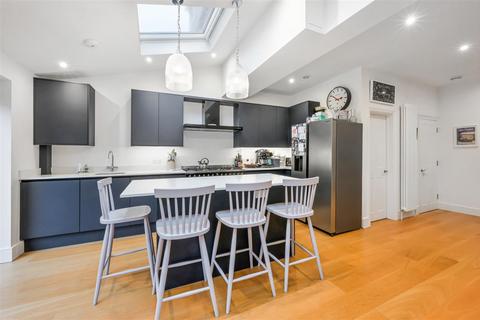3 bedroom house for sale, Trewince Road, West Wimbledon, SW20