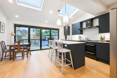 3 bedroom house for sale, Trewince Road, West Wimbledon, SW20