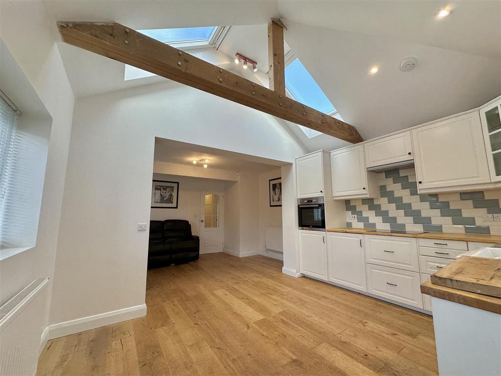 Kitchen / Dining Area