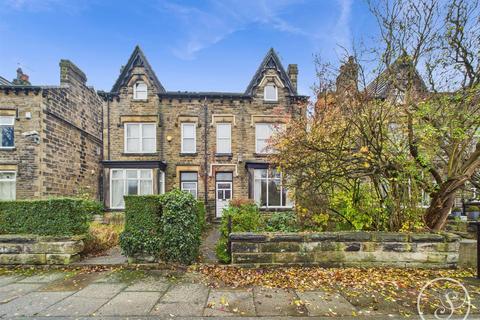 Hollyshaw Walk, Leeds