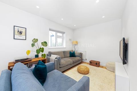 2 bedroom maisonette for sale, Sycamore Grove, New Malden