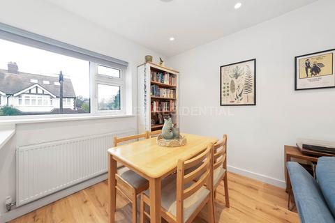 2 bedroom maisonette for sale, Sycamore Grove, New Malden
