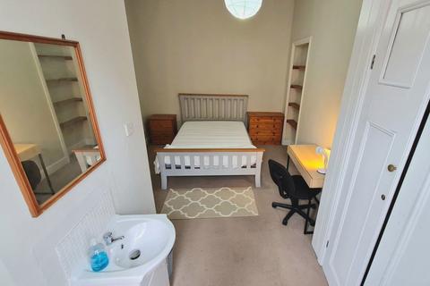 undefined, 4 Bed House, Chalybeate Street