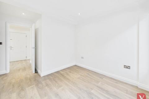 undefined, High Street North, Dunstable LU6