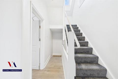 undefined, Ash Grove, London NW2