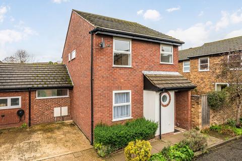 4 bedroom detached house to rent, Fisherman Close, Richmond TW10