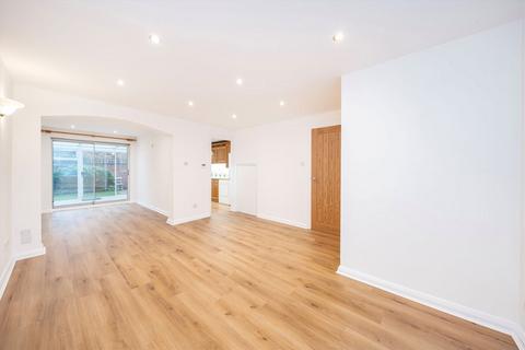 4 bedroom detached house to rent, Fisherman Close, Richmond TW10