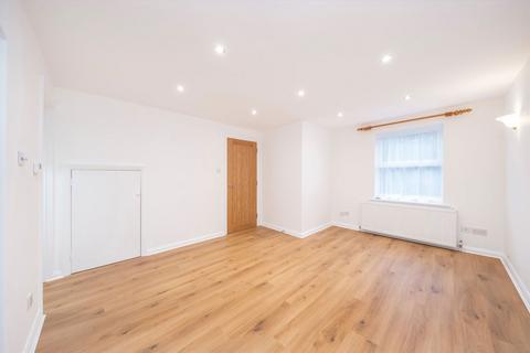 4 bedroom detached house to rent, Fisherman Close, Richmond TW10