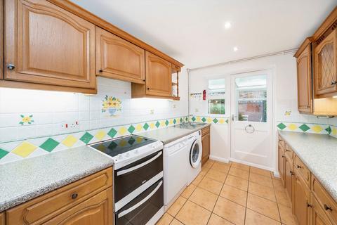 4 bedroom detached house to rent, Fisherman Close, Richmond TW10
