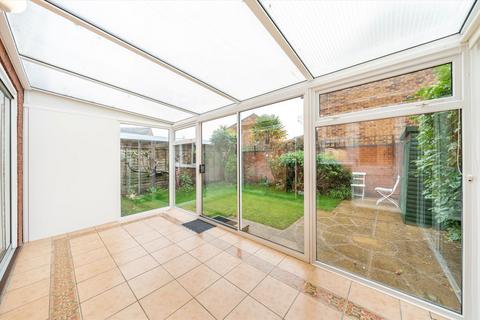 4 bedroom detached house to rent, Fisherman Close, Richmond TW10