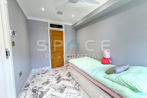 22 Highview Avenue, Edgware, HA8 9TZ