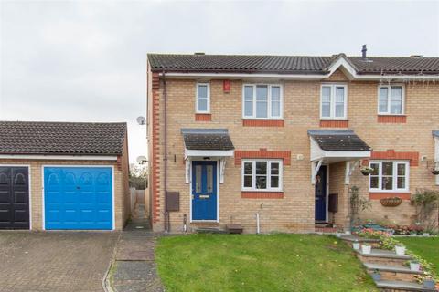 3 bedroom semi-detached house to rent, Lowry Close, Haverhill CB9