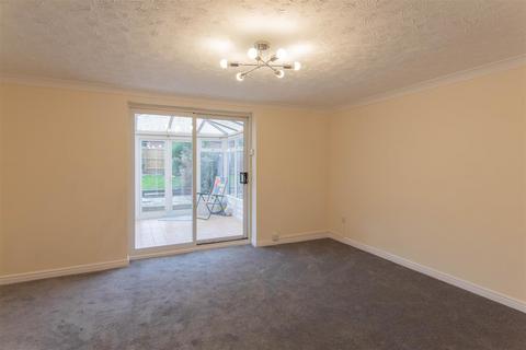 3 bedroom semi-detached house to rent, Lowry Close, Haverhill CB9