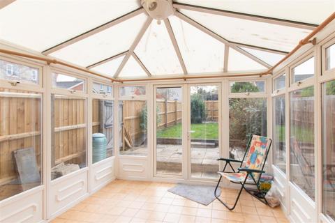 3 bedroom semi-detached house to rent, Lowry Close, Haverhill CB9