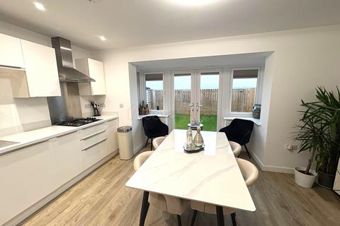 3 bedroom semi-detached house to rent, Whitworth Road, Newcastle Upon Tyne