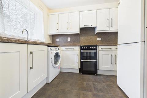 2 bedroom apartment to rent, Oakley Close, Isleworth