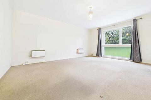2 bedroom apartment to rent, Oakley Close, Isleworth
