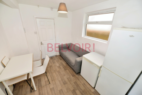 5 bedroom semi-detached house to rent, Burgess Road, Southampton SO16