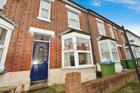 3 bedroom terraced house to rent, Burton Road, Southampton SO15