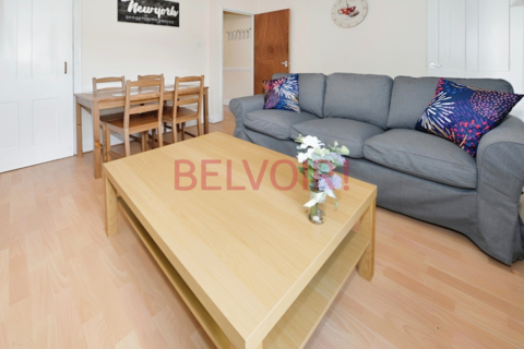 3 bedroom terraced house to rent, Burton Road, Southampton SO15