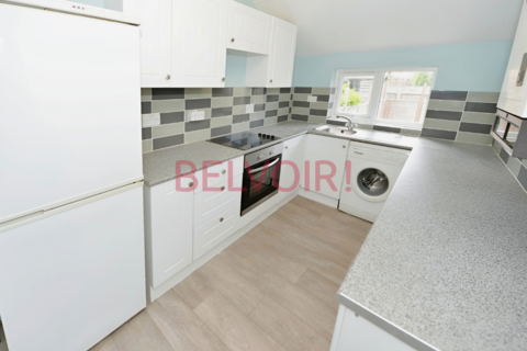 3 bedroom terraced house to rent, Burton Road, Southampton SO15