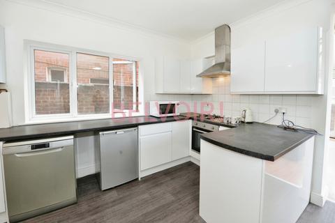 5 bedroom semi-detached house to rent, Harborough Road, Southampton SO15